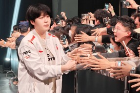 九游APP中心-Doinb重返赛场，夺冠首场状态出色，美国队观众沸腾！